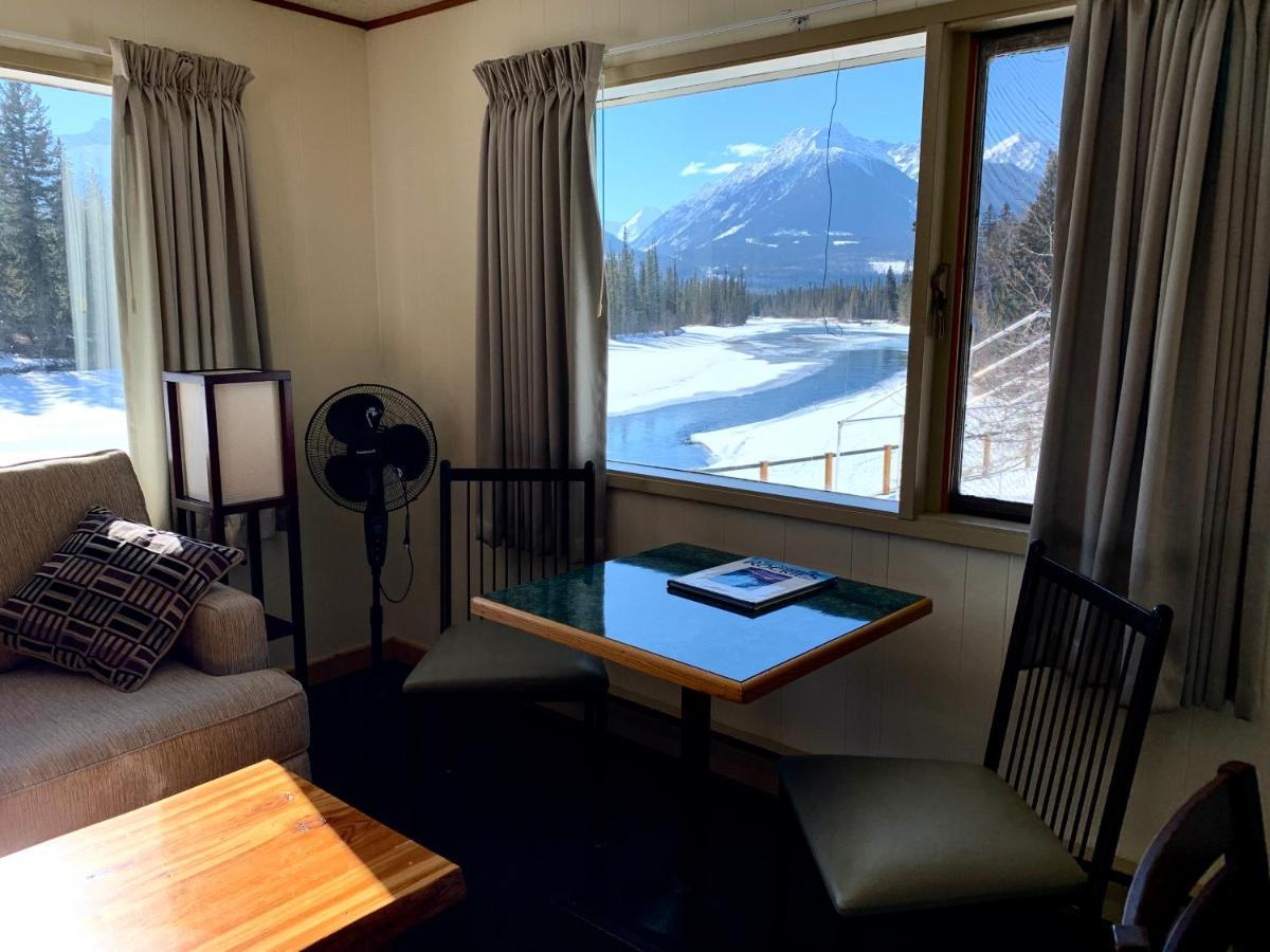Tete Jaune Lodge Екстер'єр фото