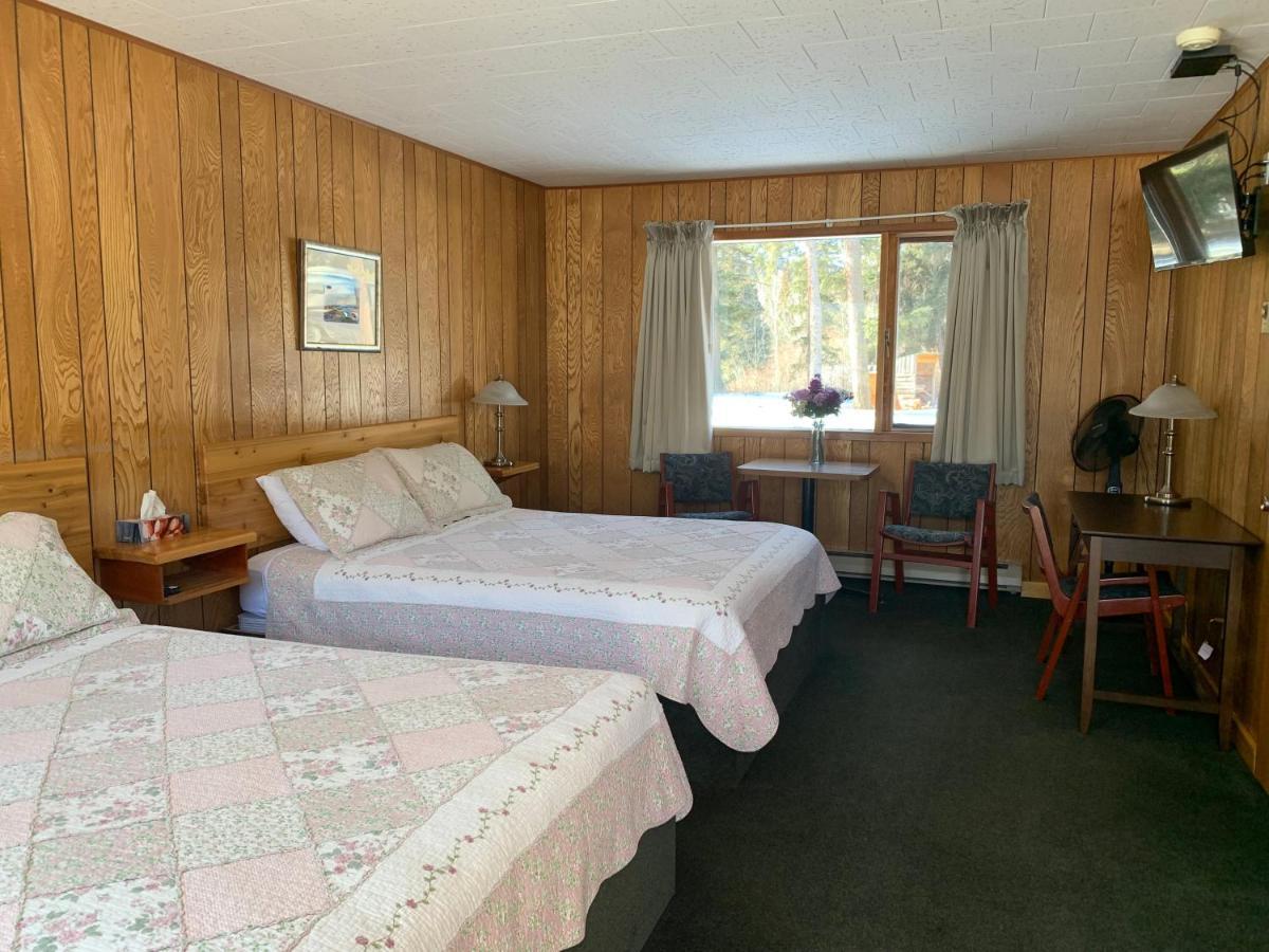Tete Jaune Lodge Екстер'єр фото
